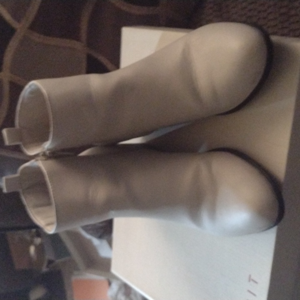 Esprit size 7.5 shoe boots Tierra style